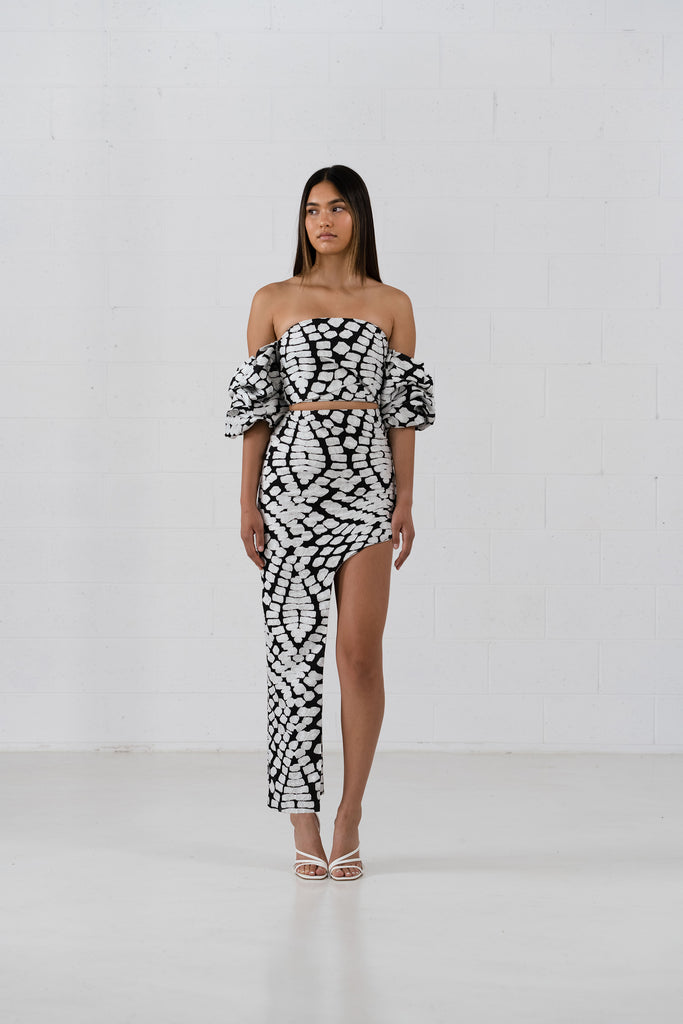 The Peyton Top is a structural bodice crop with with detachable ruffle sleeves. Designed in a textured abstract black and white pattern fabric.
